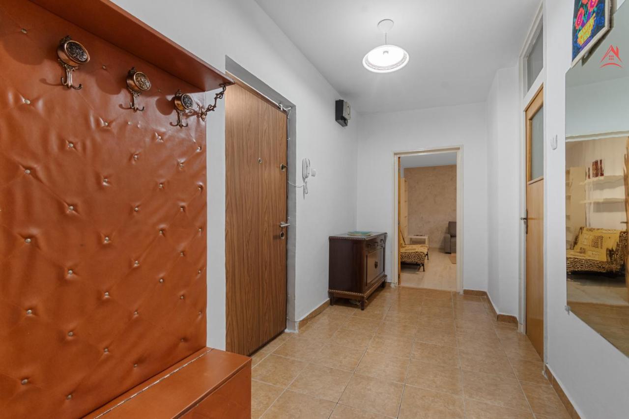 Dristor Large And Cozy Apartment Bukarest Eksteriør billede